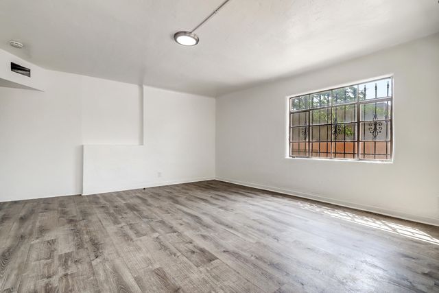 2560 Mervosh Avenue SW, Albuquerque, NM 87105
