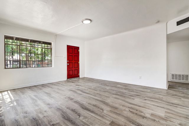 2560 Mervosh Avenue SW, Albuquerque, NM 87105