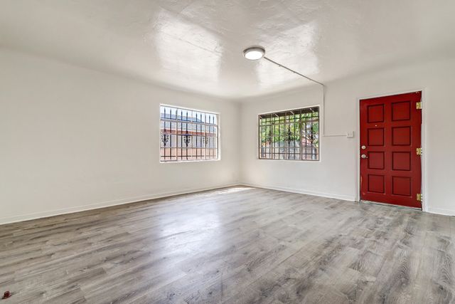 2560 Mervosh Avenue SW, Albuquerque, NM 87105