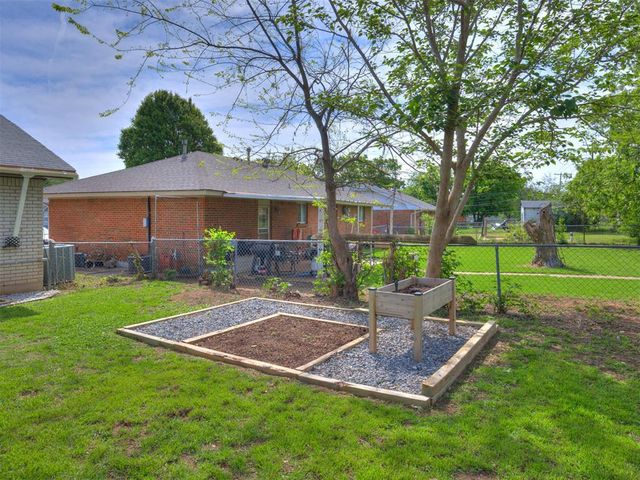 211 S Bristow Street, Moore, OK 73160