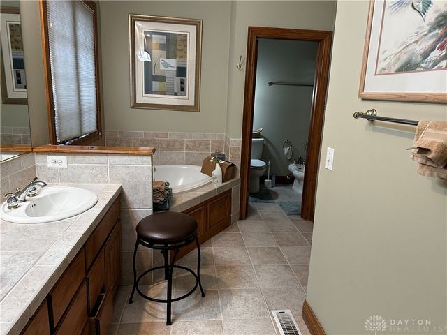 185 Barrington Village Drive, Xenia, OH 45385