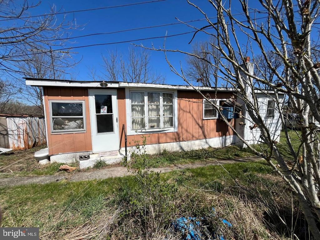 34 WINDY HILL LN, Berryville, VA 22611