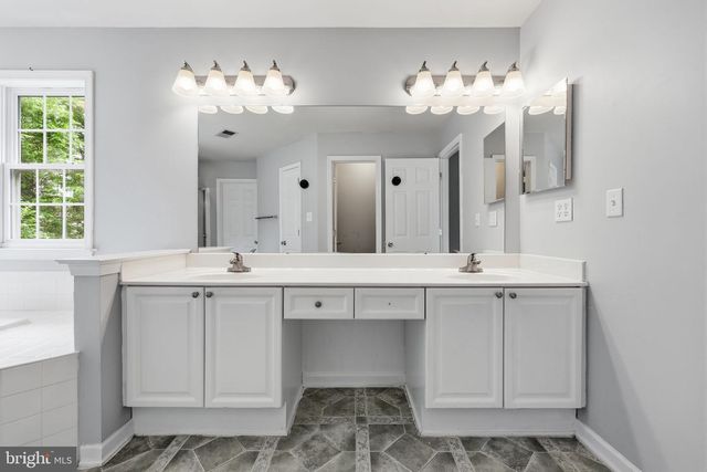 38 LA QUINTA CT, Charles Town, WV 25414