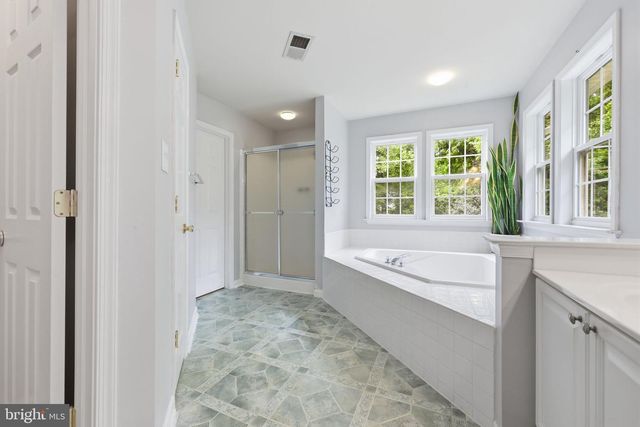 38 LA QUINTA CT, Charles Town, WV 25414