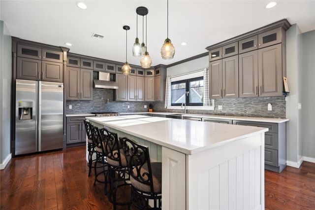 1260 Smithtown Avenue, Bohemia, NY 11716