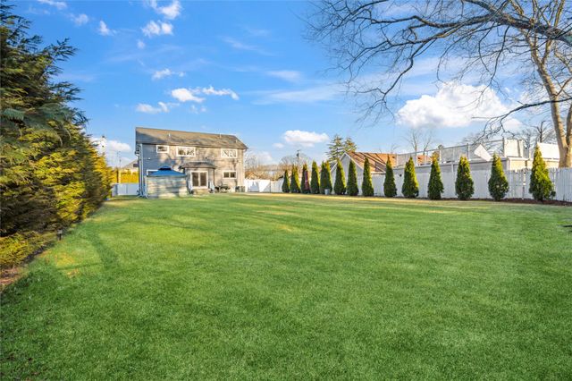 1260 Smithtown Avenue, Bohemia, NY 11716