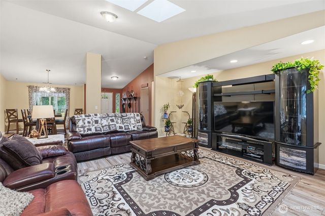 260 Trinity Drive, Castle Rock, WA 98611