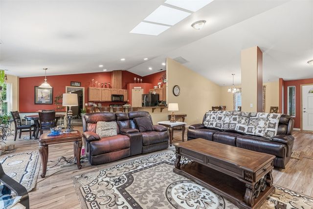 260 Trinity Drive, Castle Rock, WA 98611