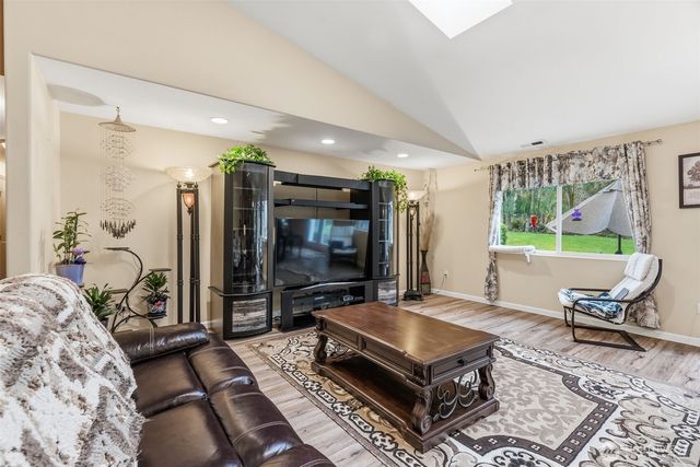 260 Trinity Drive, Castle Rock, WA 98611