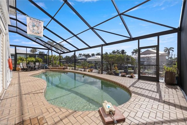 17911 Grey Heron CT, Fort Myers Beach, FL 33931