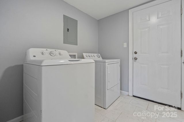 700 Braxfield Drive, Charlotte, NC 28217