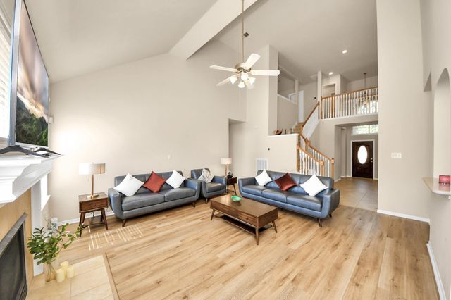 9006 Sunny Brook Lane, Pearland, TX 77584