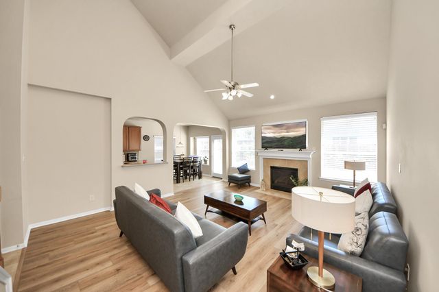 9006 Sunny Brook Lane, Pearland, TX 77584