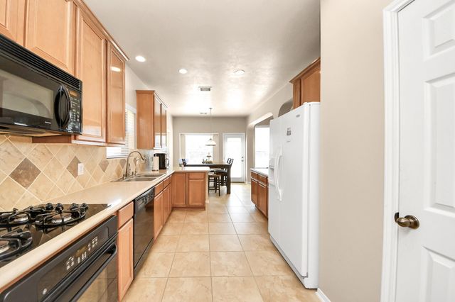 9006 Sunny Brook Lane, Pearland, TX 77584