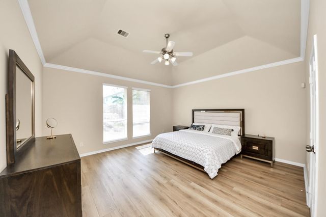 9006 Sunny Brook Lane, Pearland, TX 77584