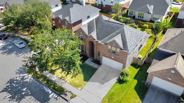 9006 Sunny Brook Lane, Pearland, TX 77584