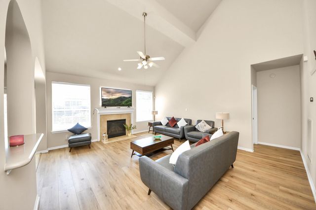 9006 Sunny Brook Lane, Pearland, TX 77584