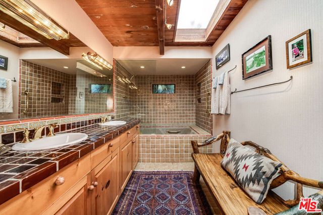 454 N East Rustic Road, Santa Monica, CA 90402