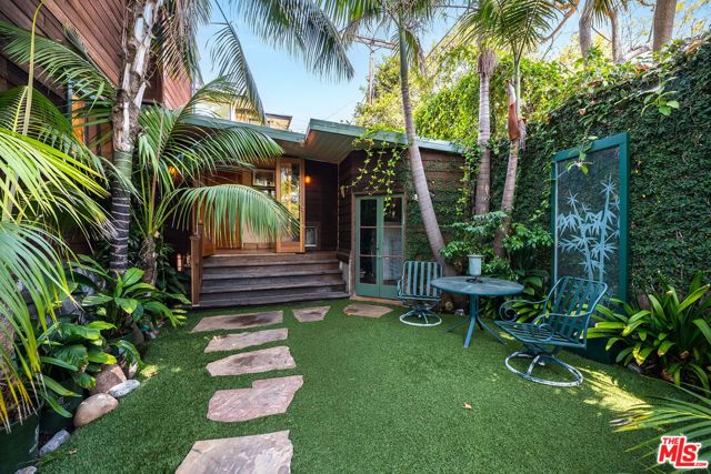 454 N East Rustic Road, Santa Monica, CA 90402
