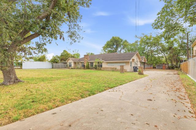 600 E Whitney Street, Houston, TX 77022