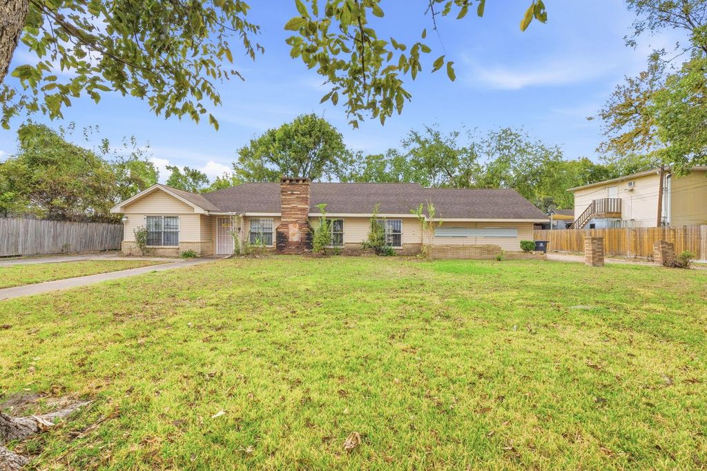 600 E Whitney Street, Houston, TX 77022