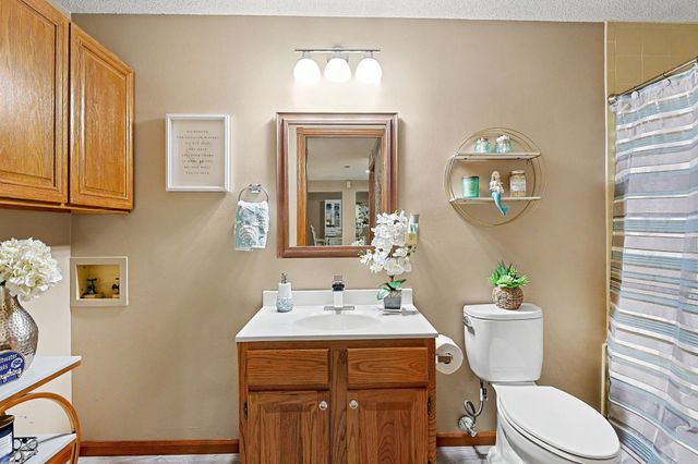 1313 N Manchester St, Wichita, KS 67212