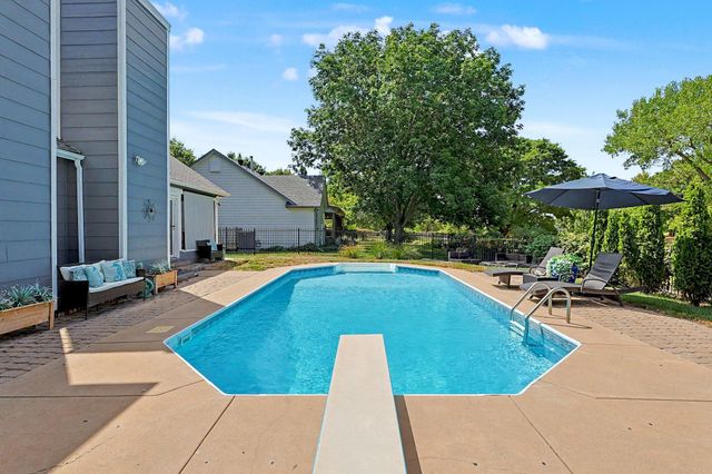 1313 N Manchester St, Wichita, KS 67212