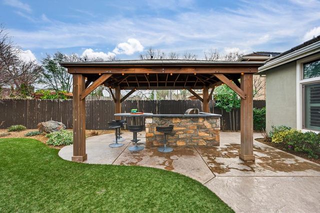 1409 W Colonial Pkwy, Roseville, CA 95661