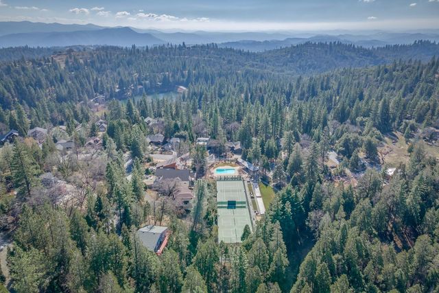 291 Fairway Village Dr, Murphys, CA 95247