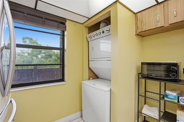 1001 Colony Point Cir 503, Pembroke Pines, FL 33026