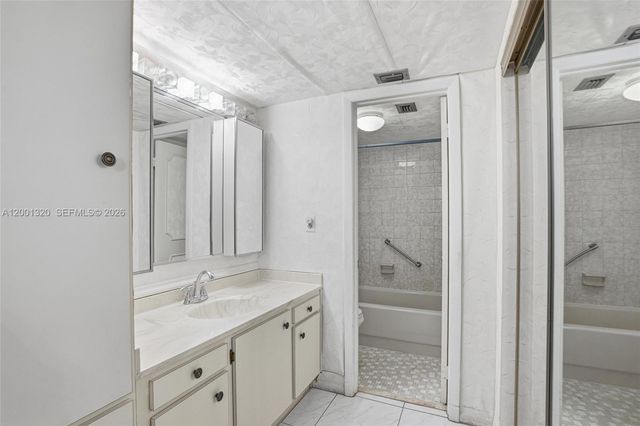 1001 Colony Point Cir 503, Pembroke Pines, FL 33026