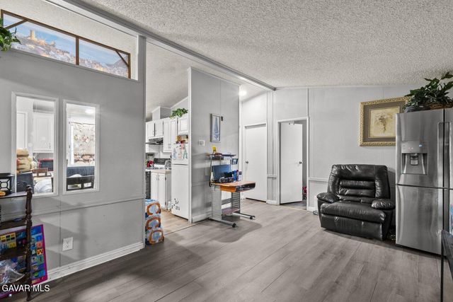 45111 E 25th Street 4, Lancaster, CA 93535