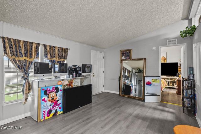 45111 E 25th Street 4, Lancaster, CA 93535