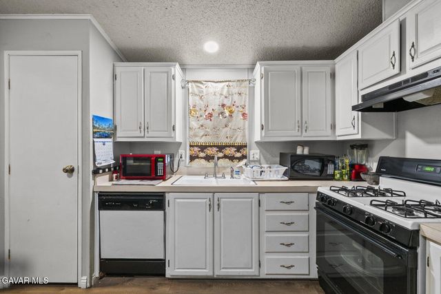 45111 E 25th Street 4, Lancaster, CA 93535