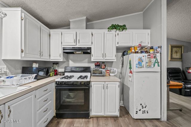 45111 E 25th Street 4, Lancaster, CA 93535