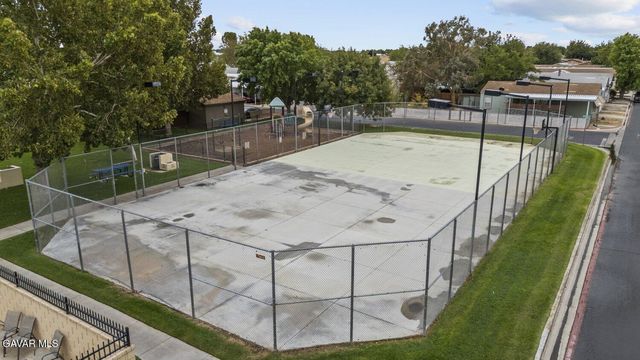 45111 E 25th Street 4, Lancaster, CA 93535