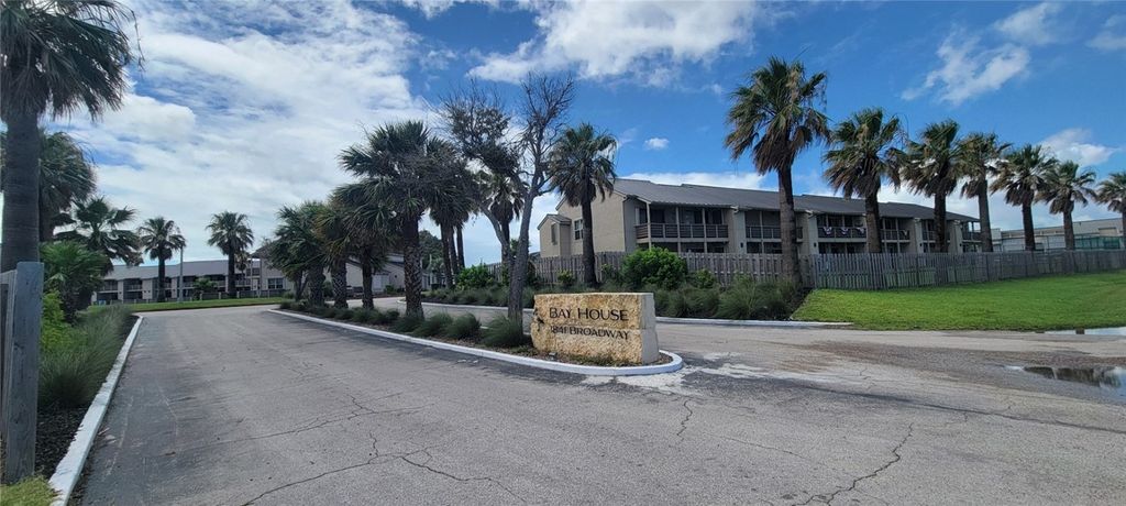 2001 Bayhouse Dr 2001, Rockport, TX 78382 — exterior