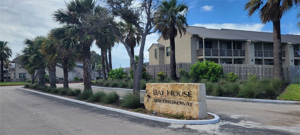 2001 Bayhouse Dr 2001, Rockport, TX 78382 — photo 2