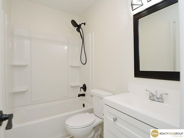 1005 Cachelin Drive, Carter Lake, IA 51510