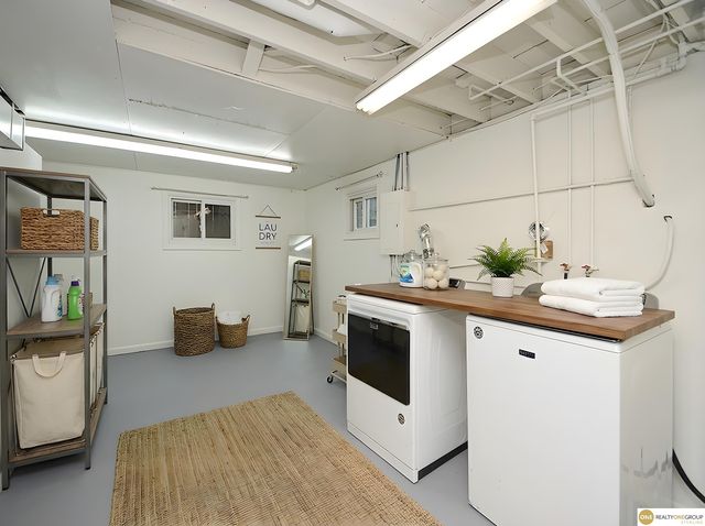 1005 Cachelin Drive, Carter Lake, IA 51510