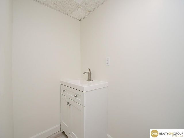 1005 Cachelin Drive, Carter Lake, IA 51510