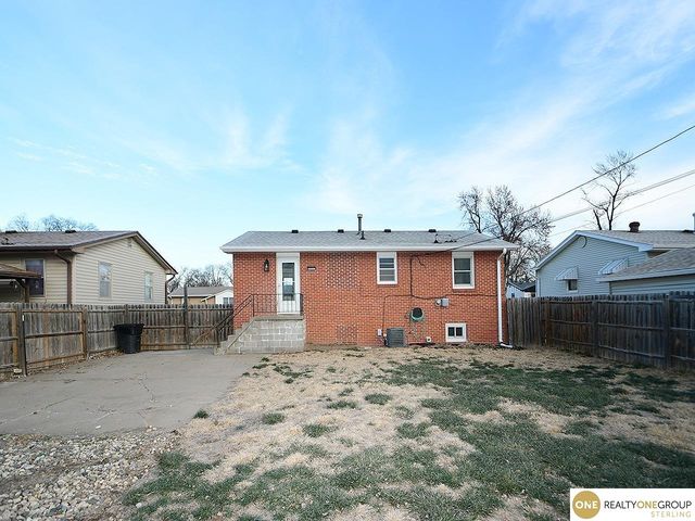 1005 Cachelin Drive, Carter Lake, IA 51510