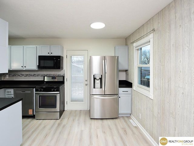 1005 Cachelin Drive, Carter Lake, IA 51510