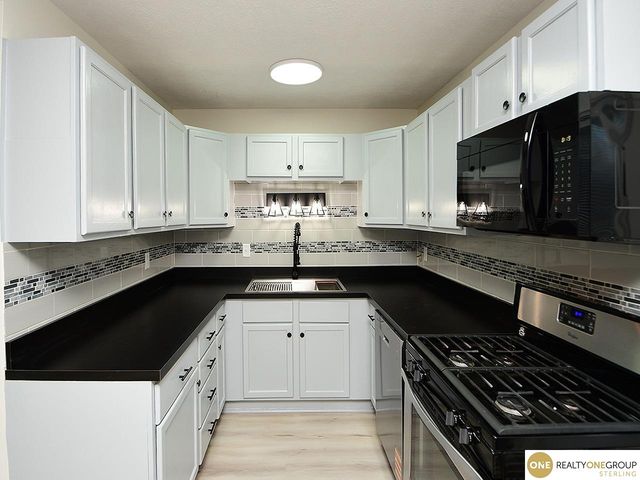 1005 Cachelin Drive, Carter Lake, IA 51510