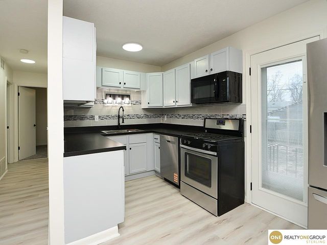 1005 Cachelin Drive, Carter Lake, IA 51510