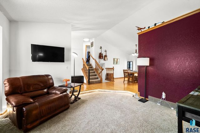 900 E 64th St Street, Sioux Falls, SD 57108