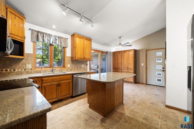 900 E 64th St Street, Sioux Falls, SD 57108