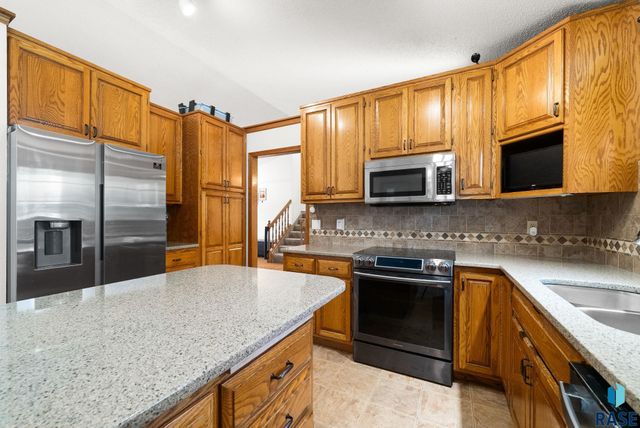900 E 64th St Street, Sioux Falls, SD 57108