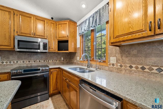 900 E 64th St Street, Sioux Falls, SD 57108