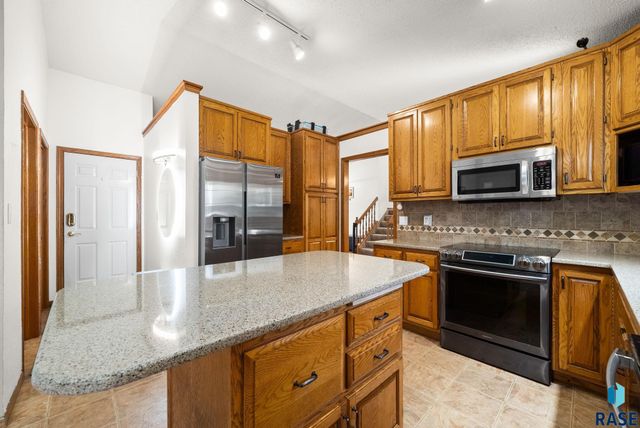 900 E 64th St Street, Sioux Falls, SD 57108